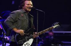 Eddie Vedder de Pearl Jam lanza álbum solista, pero no solo