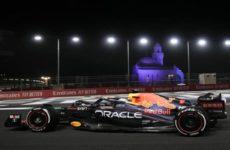Verstappen doma a Leclerc y se impone en Arabia Saudí