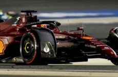 Ferrari hace el 1-2 en Bahrein, con Leclerc y Sainz; “Checo” abandona