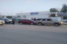 Daños mínimos deja un choque en el bulevar México-Laredo