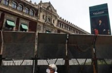 Aumenta costo de vallas para blindar Palacio Nacional por marchas