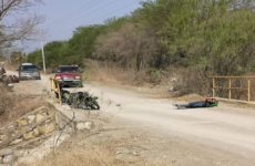 Joven muere en un aparente accidente de moto, rumbo al ejido Las Pitas 