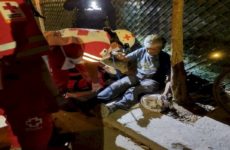 Paramédicos de la Cruz Roja auxilian a tres heridos en diferentes hechos