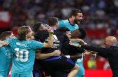 El Real Madrid, con apuros pero vence al Sevilla y acaricia el título