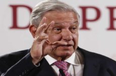 López Obrador apoya al gobernador Cuauhtémoc Blanco ante indagatoria judicial