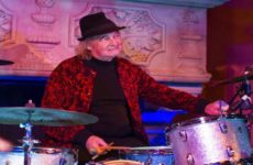 Fallece el baterista Alan White de la banda Yes