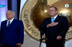 Presidente de Guatemala recibe a AMLO en Palacio Nacional de Cultura