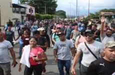 Miles de migrantes amenazan con nueva caravana en frontera México y Guatemala