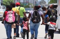 Migrantes saturan refugio que podría cerrar en Tamaulipas