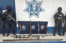 Hallan abandonadas armas de grueso calibre y municiones en Matlapa