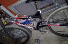 Joven roba una bicicleta en el bulevar Lázaro Cárdenas 