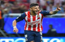 Chivas renueva a Alexis Vega hasta 2024