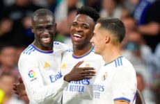 El Real Madrid golea y certifica el descenso del Levante