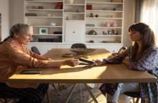 Glenn Close reconoce progreso de Hollywood: “tengo 75 años y aún trabajo”