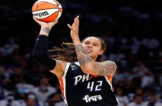 Negocian canje de estrella de la WNBA detenida en Rusia por “mercader de la muerte”