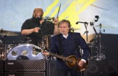 McCartney celebra sus 80 con Springsteen y 60 mil fans