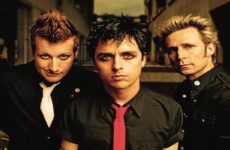 Vocalista de Green Day reniega de EU y renuncia a su ciudadanía