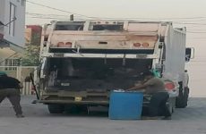 Compra Alcalde  camiones viejos para recolectar la basura
