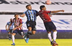 Chivas y Gallos empatan 2-2 en La Corregidora
