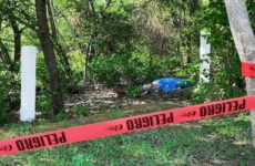 Hallan a un hombre muerto y con huellas de violencia en el Libramiento Valles-Tamuín 