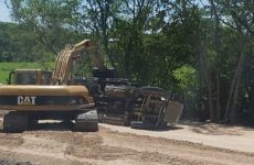 Vuelca un camión torton en la carretera Valles-Tamazunchale