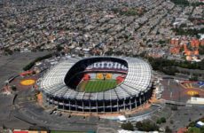 Aficionados son expulsados del estadio Azteca por grito homofóbico