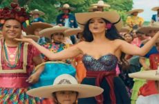 Ana Bárbara invita a “Lady Tacos” como modelo en nuevo videoclip