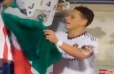 “Chicharito” Hernández da su versión sobre el video en donde tira la bandera de México