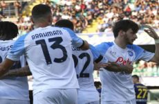Napoli gana 5-2 de visita en Verona, Lozano asiste en gol