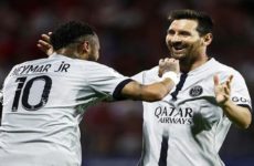 Neymar y Messi guían a París Saint-Germain a triunfo 5-0 sobre Clermont