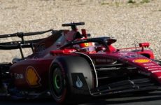 Ferrari y Mercedes se lucen en la casa de Verstappen