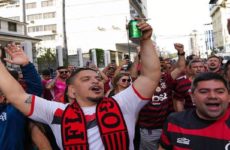 Miles de hinchas brasileños se toman Guayaquil