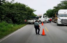 Vuelca camión materialista por el rumbo de San Felipe y el chofer resuta ileso 