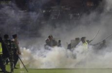 Autoridades se comprometen a esclarecer la peor tragedia en el futbol indonesio