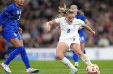 Inglesas vencen 2-1 a EEUU por 1ra vez desde 2017