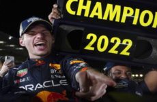 Verstappen revalida título tras ganar una lluviosa y caótica carrera en Japón