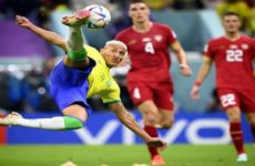 Dos goles de Richarlison dan el triunfo a Brasil
