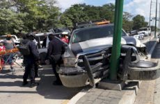 Policías que perseguían a presuntos criminales sufren aparatoso accidente 