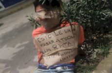 Dejan a un joven amarrado y con huellas de tortura en la entrada a Tamazunchale 