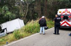Hombre que radica en Rioverde sufre un accidente en la carretera libre Valles-Rioverde 