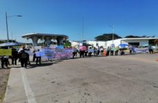 Profes jubilados  bloquean caseta  de la Pitahaya