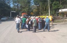 Protestan contra  Alcalde de Xilitla en  municipio de Axtla