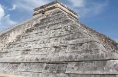 Turista polaco paga 5 mil pesos de multa por subir a pirámide
