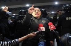 Sandra Cuevas: de pelotas con dinero a cachetadas a policías; de placas chuecas a…