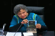 Beatriz Paredes presenta libro “El EZLN en Congreso de la Unión”