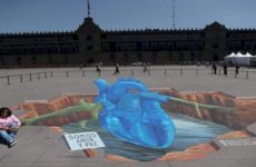 Cuatro corazones en 3D decoran el centro de la Ciudad de México