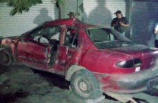 Muere empleado de DAPAS al chocar su auto contra una barda 