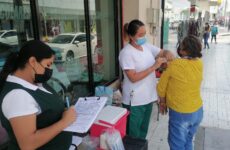 Instalan módulo  de vacunación en  calle Hidalgo