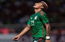 México vence a Surinan 2-0 en el debut de Cocca y lidera su grupo