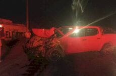 Camioneta se estrella contra un camión en la Valles-Tampico 